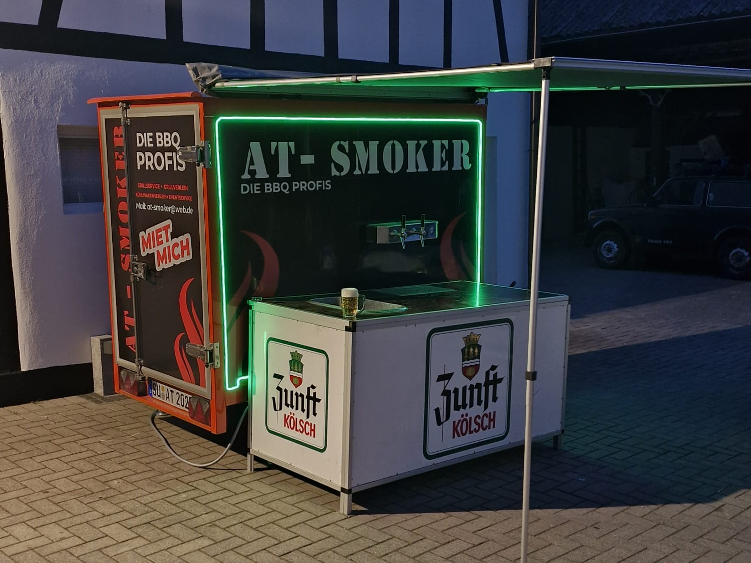 Eventstand bei Nacht