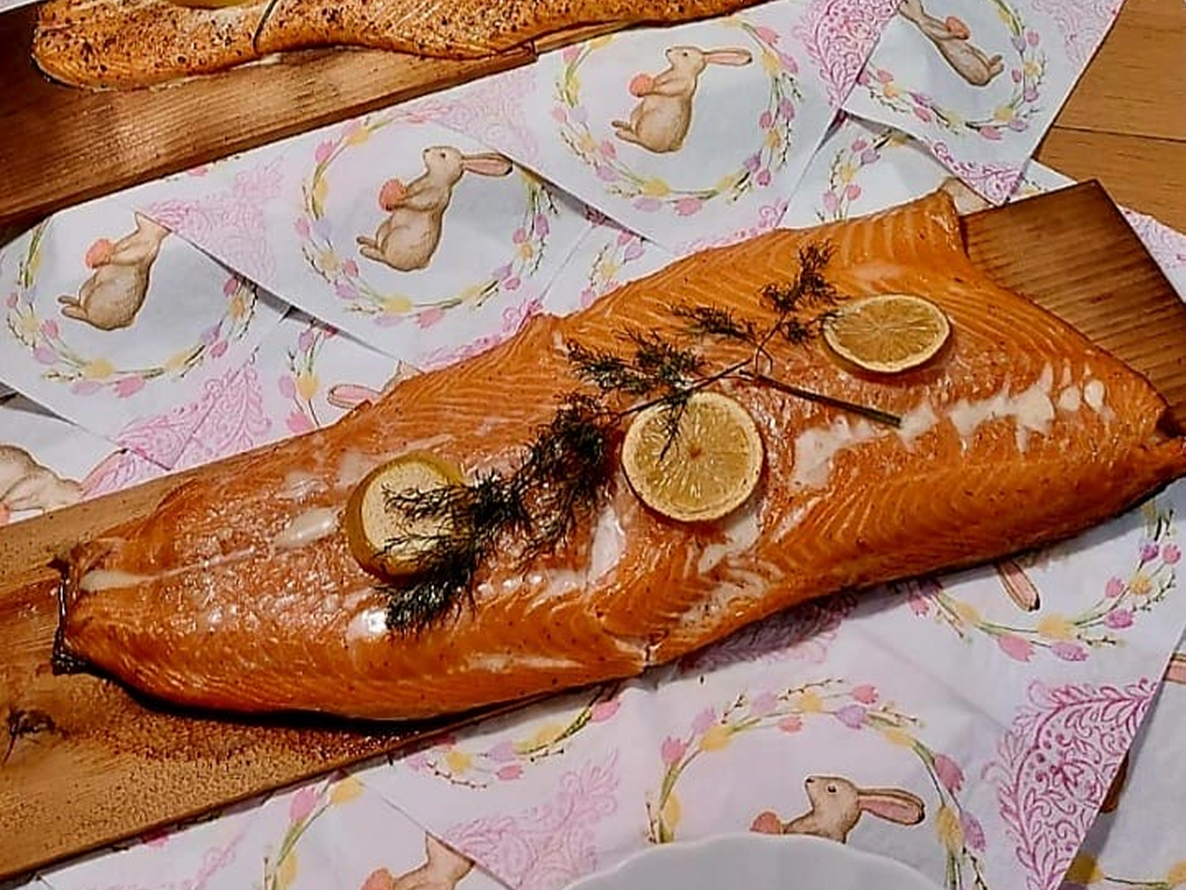 Zedernholz-Lachs im Catering